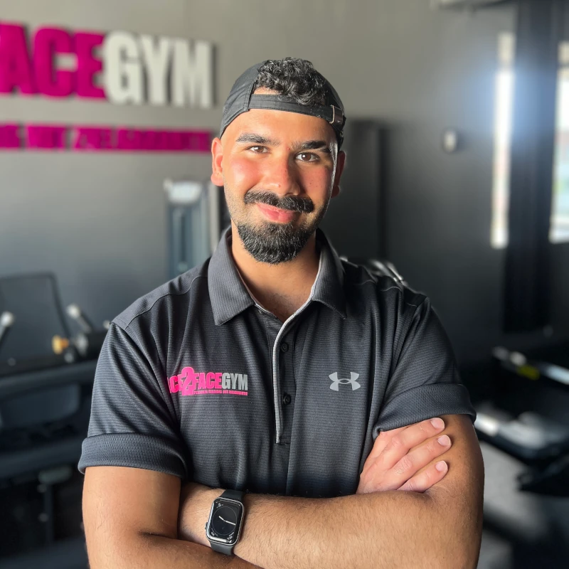 Essi Özenel - Trainee & Student bei Face2Face Gym Hamburg, spezialisiert auf Sport & Fitnessökonomie und EMS Personal Training