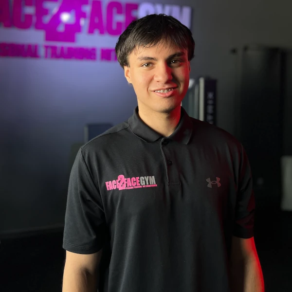 John Schueler - Trainee bei Face2Face Gym Hamburg, spezialisiert auf Gesundheitsmanagement und EMS Personal Training